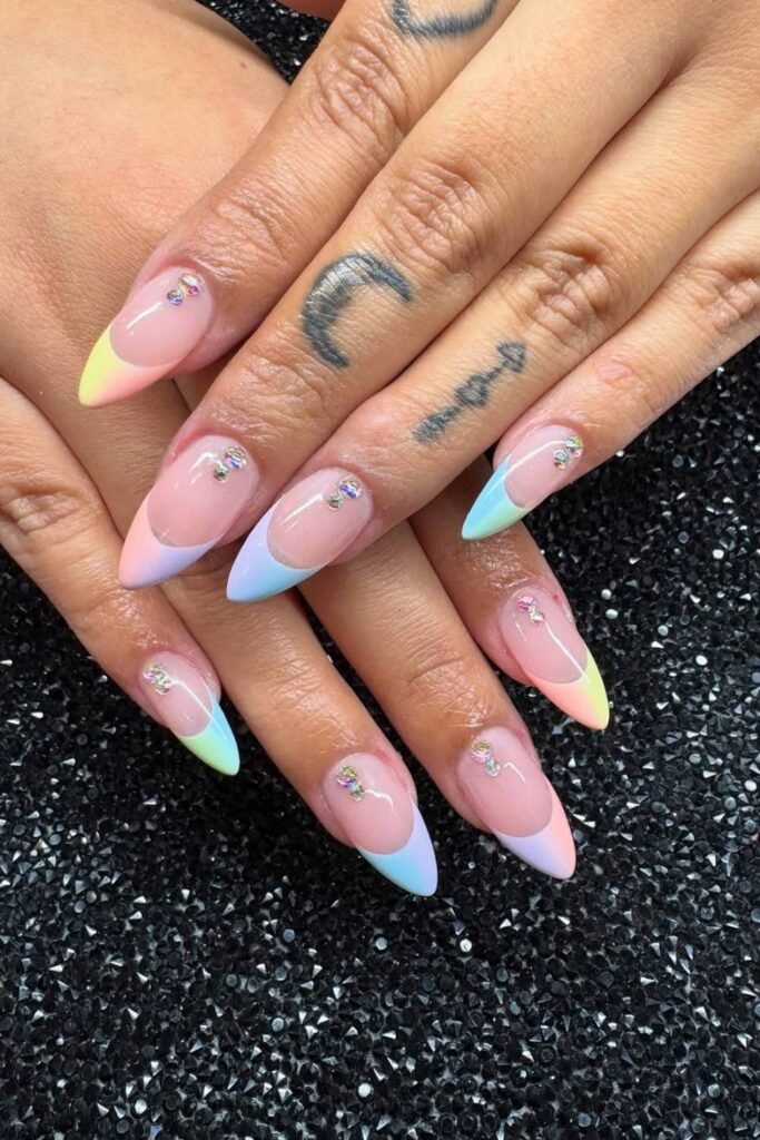 Every tip a different pastel? YESSS.
It’s giving “I’m too indecisive to pick one color” and honestly, relatable.